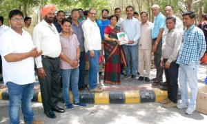 Sculptor Harpal Shekhupuria has been honored by Dr Shamim Sharma – JCD Vidyapeeth, Sirsa – 13/06/2019