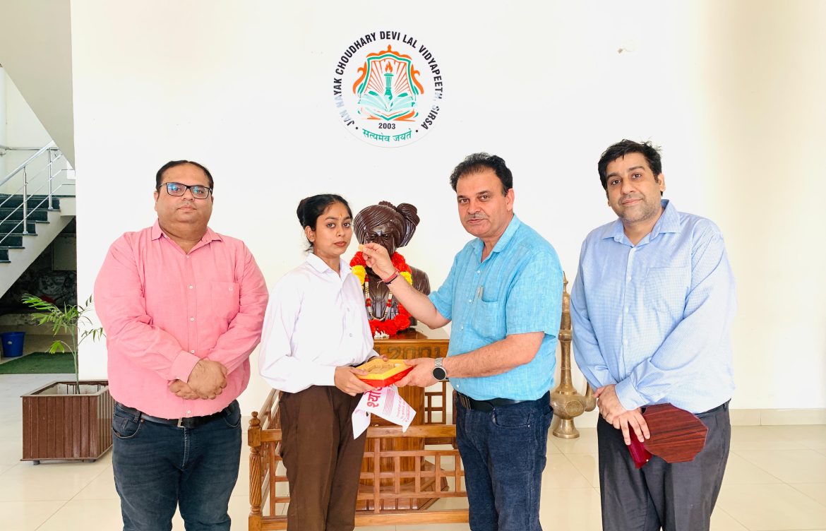 छात्रा भावना ने पाया जिलेभर में प्रथम स्थान